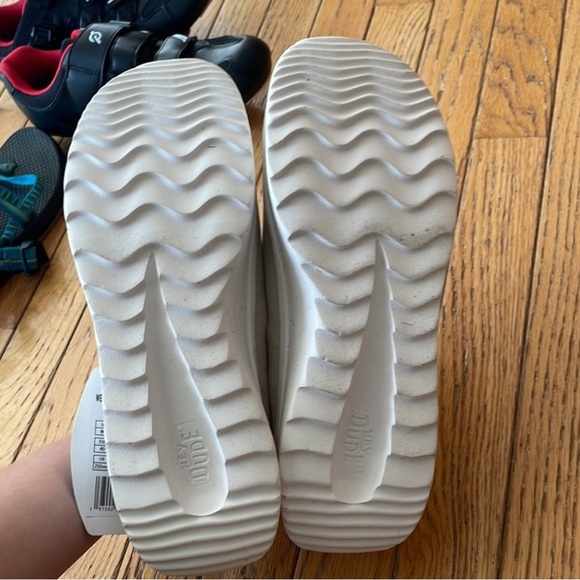 Hey Dude Wendy Slip on Shoes- NWT - Picture 3 of 4